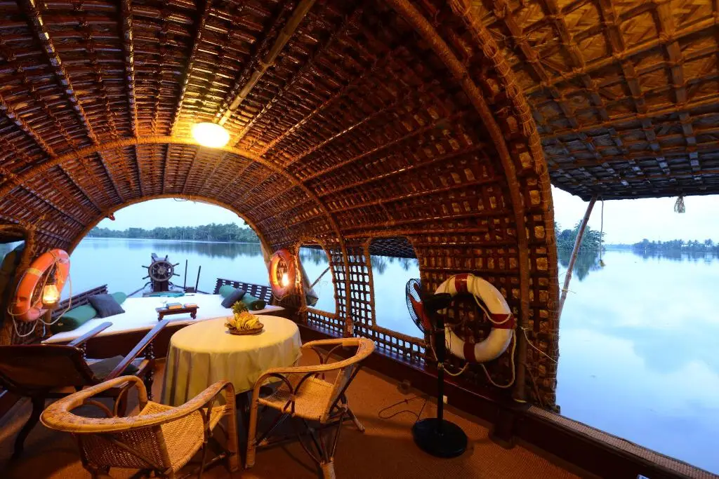 Аллеппи: Spice Coast Cruises - CGH Earth