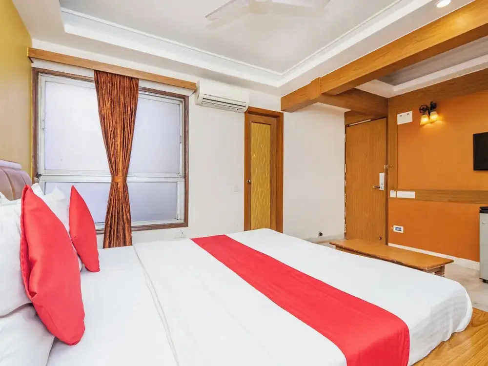 Сурат: Hotel Balwas