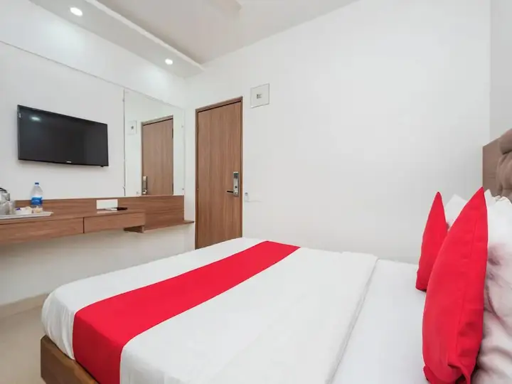 Сурат: Hotel Balwas