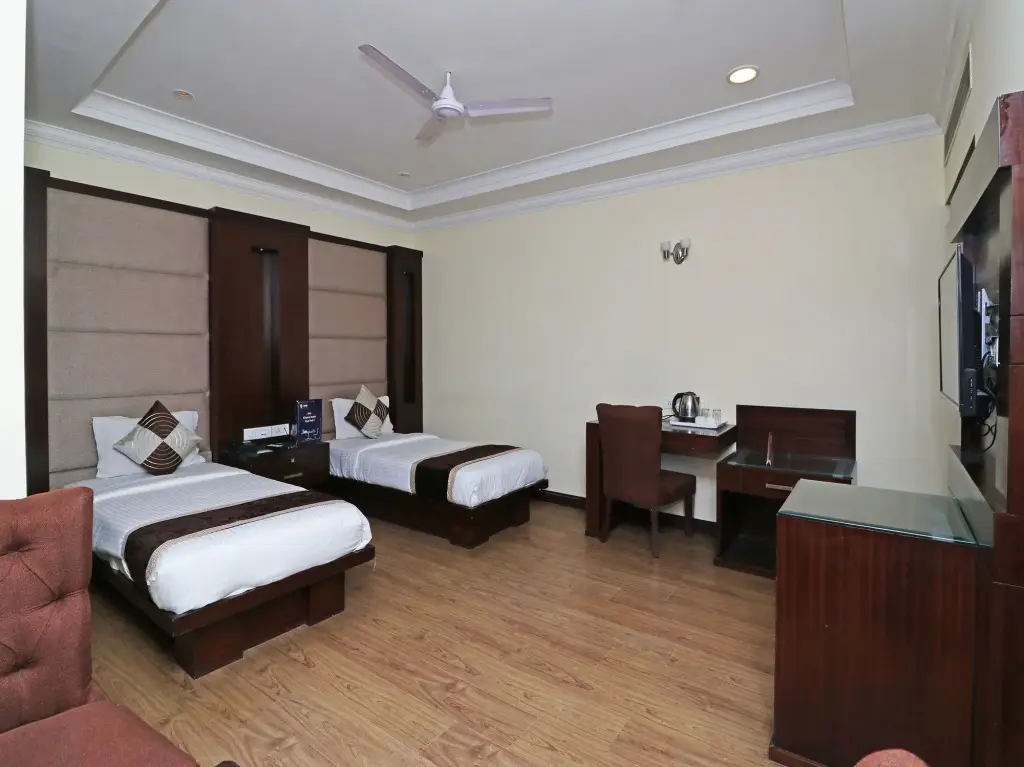 Нью-Дели: Fabhotel Broadway Inn Nehru Place