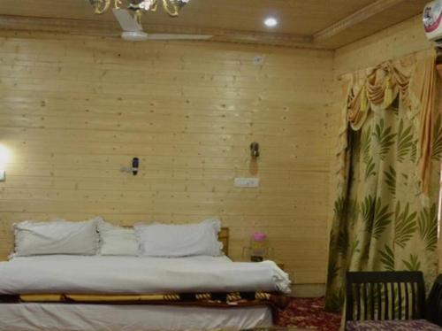Шринагар: Hotel GRG Residency