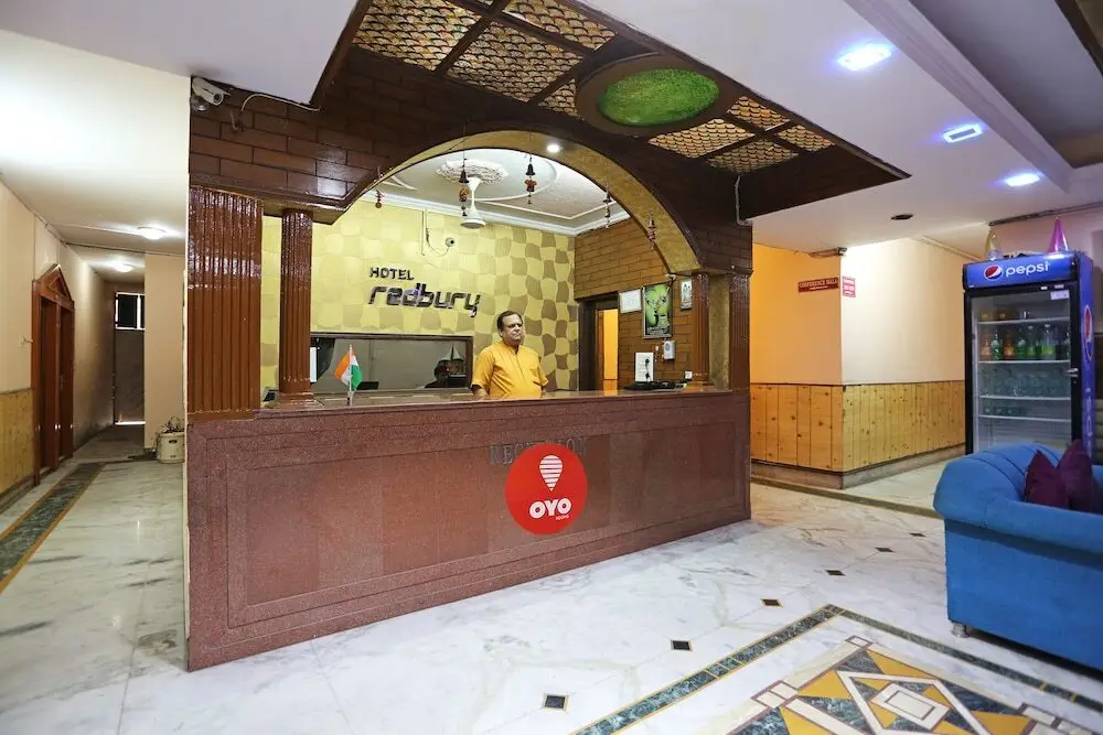 Газиабад: OYO 9301 Hotel RedBury