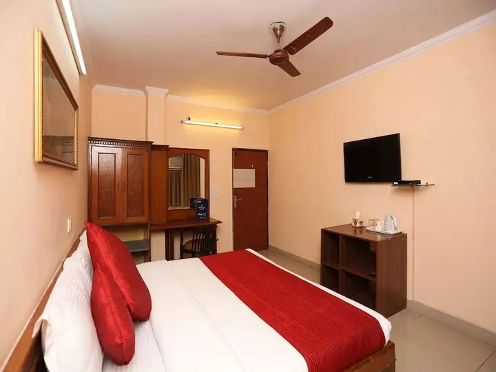 Газиабад: OYO 9301 Hotel RedBury