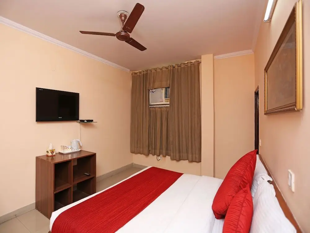 Газиабад: OYO 9301 Hotel RedBury