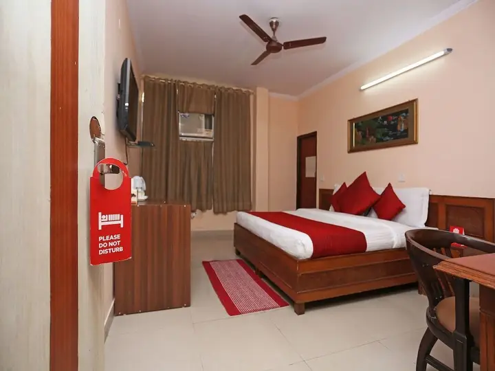 Газиабад: OYO 9301 Hotel RedBury