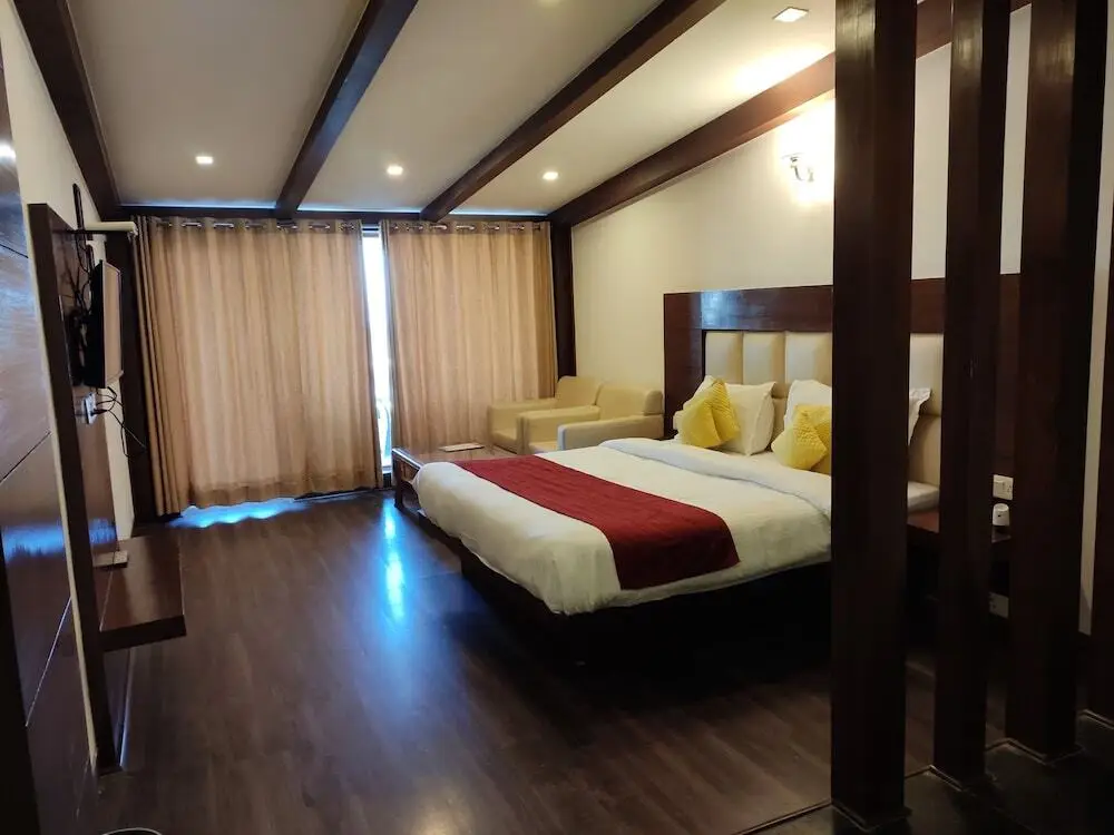Массури: Ahr Hotel Radha Residency