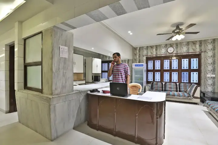 Сомнатх: Hotel Satkar