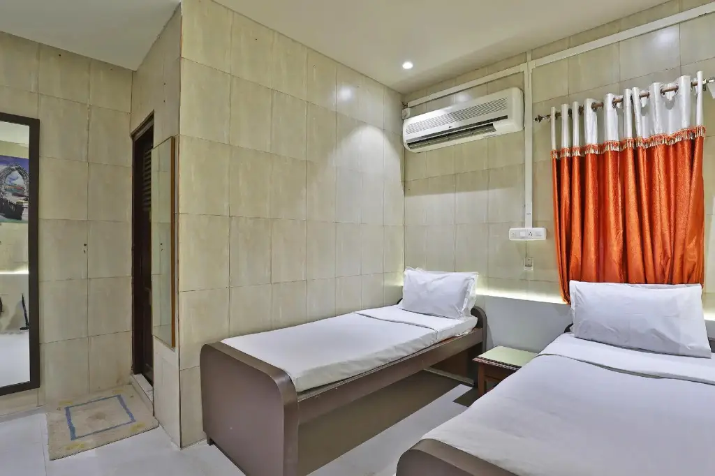 Сомнатх: Hotel Satkar