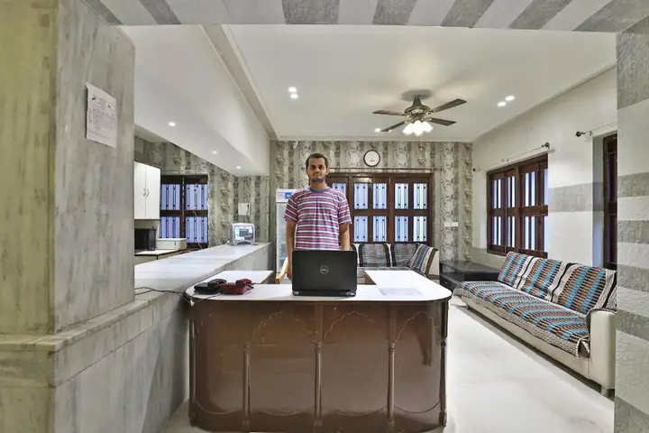 Сомнатх: Hotel Satkar