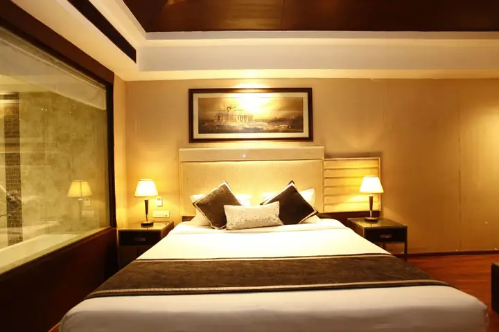 Нью-Дели: Plutos Hotel