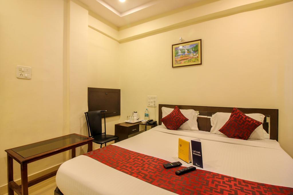 Мумбаи: FabHotel Midaas Comforts