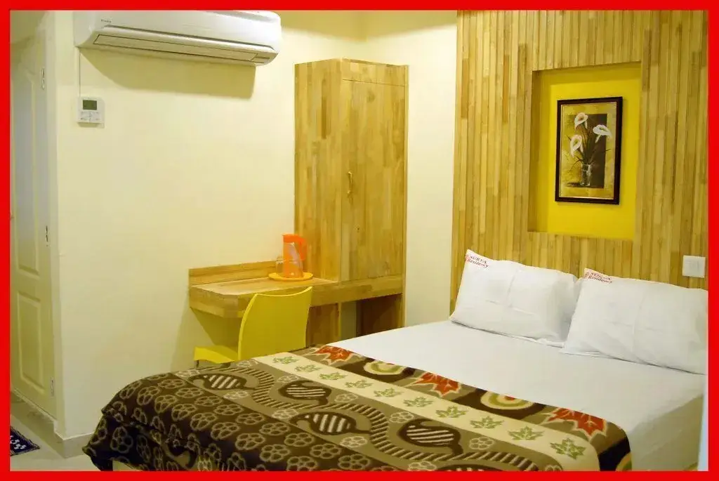 Eraniel: Hotel Surya Residency