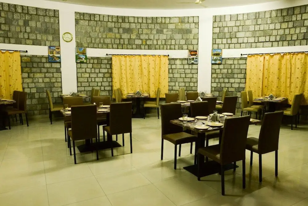 KSTDC Hotel Mayura Yatrinivas — фото 1