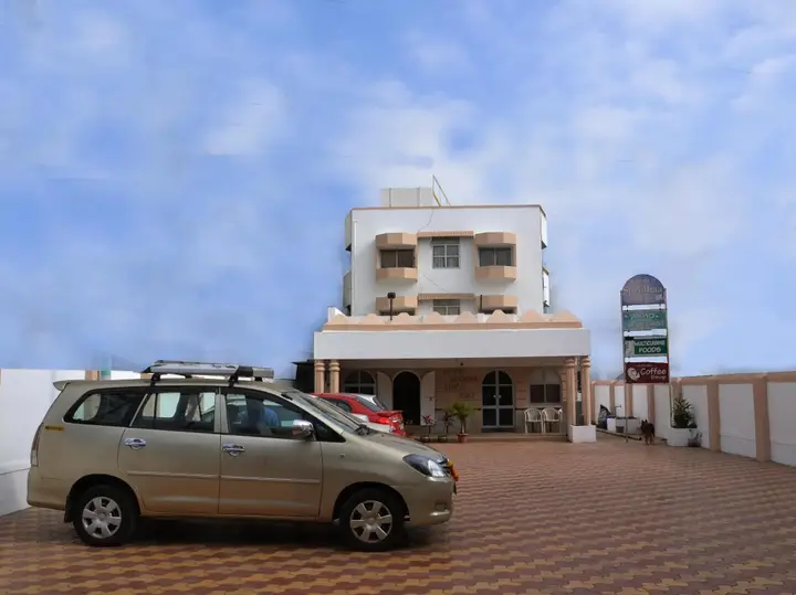 Ширди: Hotel Suvidha Shirdi