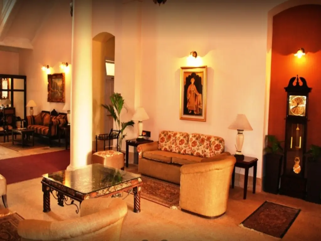 Пури: Mahodadhi Palace
