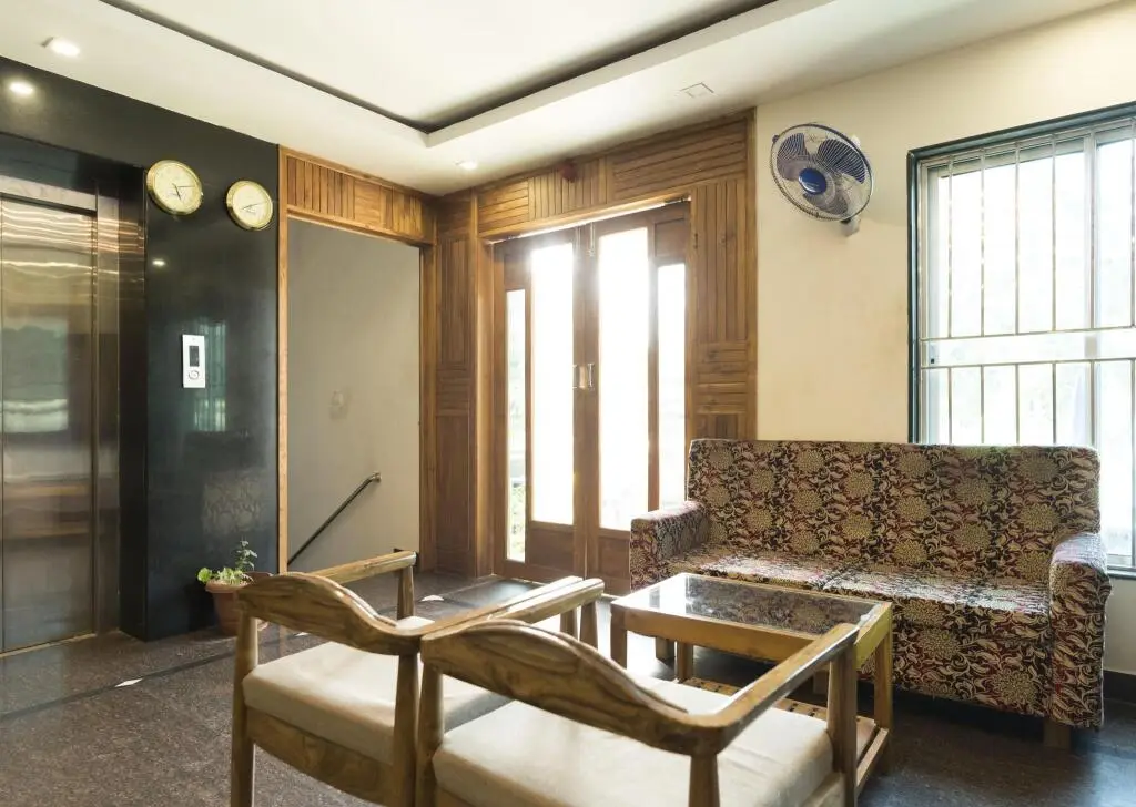 Пури: Hotel MJ Residency