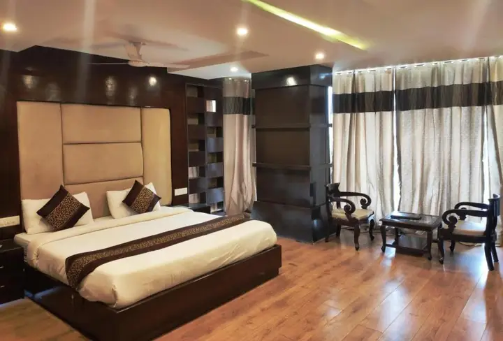 Дехрадун: Hotel Elysee