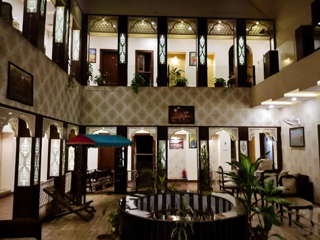 Dwivedi Hotels Sri Omkar Palace — фото 1