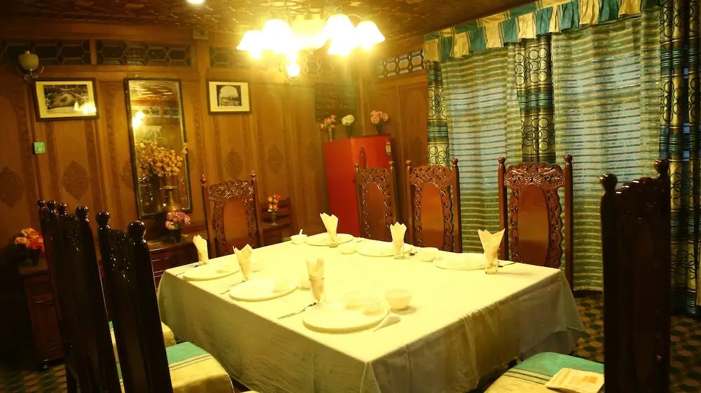 Шринагар: Aziz Palace