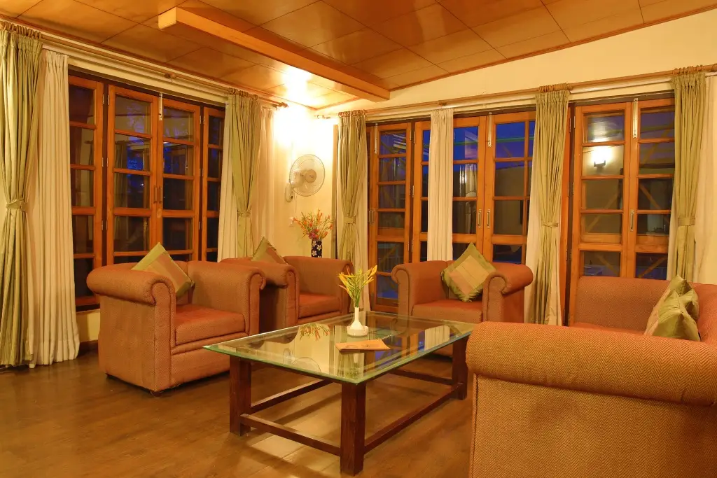 Наинитал: Latitude 29 by The Lake Resort