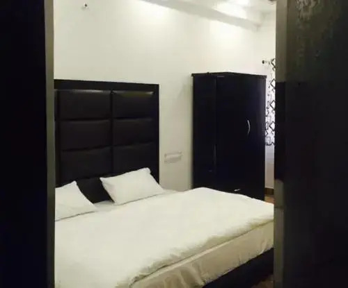 Крепость Ramnagar: Hotel Kanha & Family Restaurent