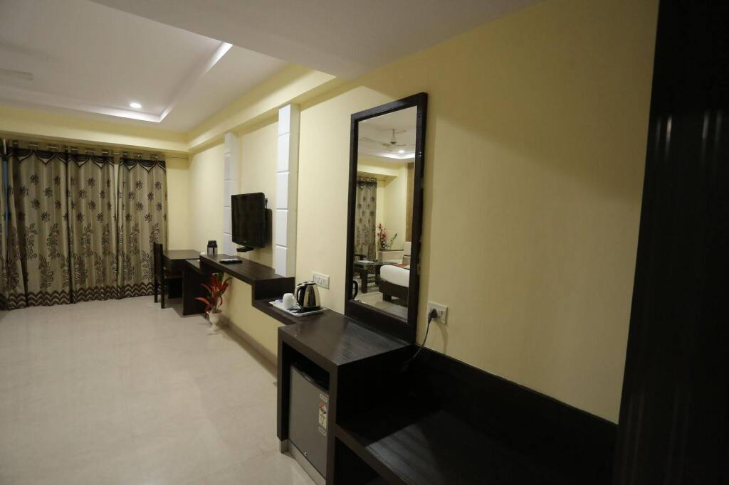 Hotel Paras Inn by Treebo Hotels — фото 1