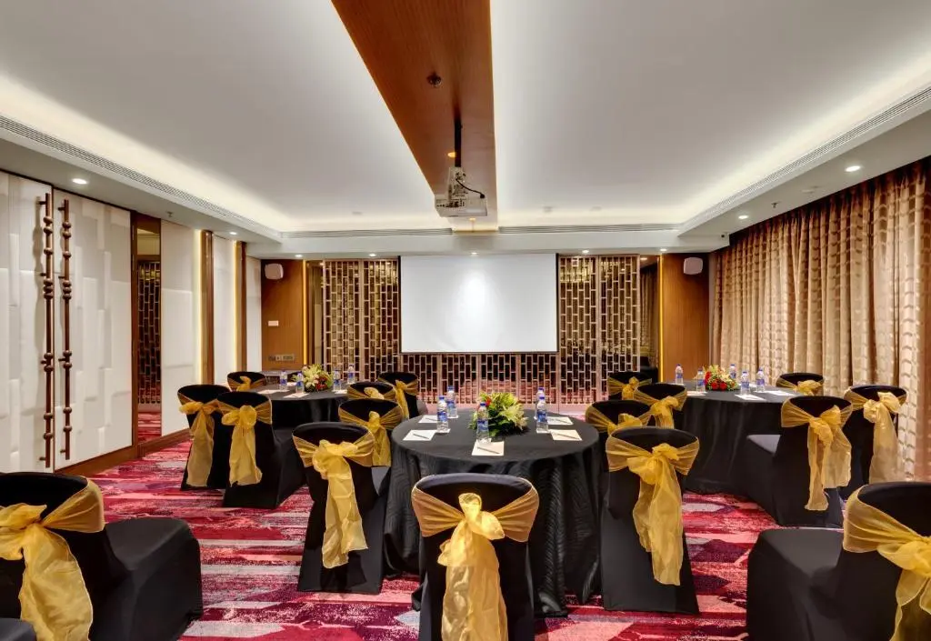 Мумбаи: The Fern Mumbai, Goregaon, Series by Marriott