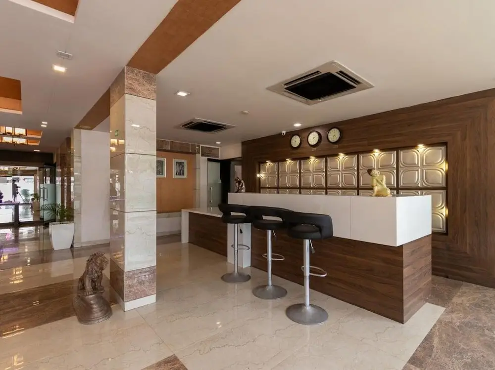 Силвасса: Hotel Presidency Daman