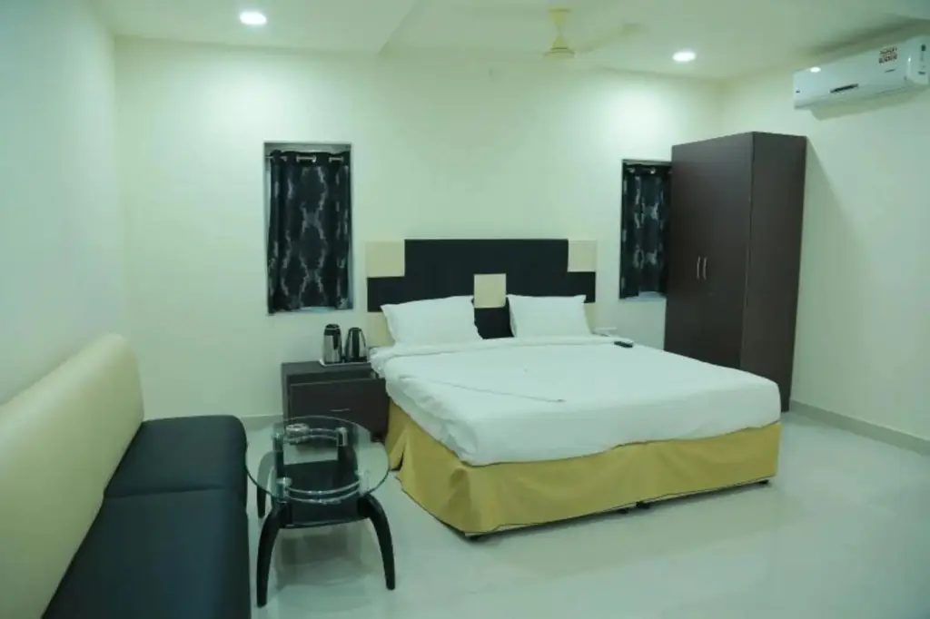 Хидерабад: Hotel Swagath Grand Jillelaguda.