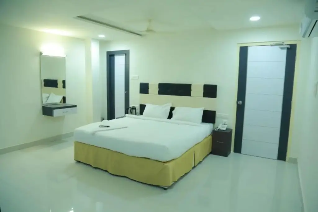 Хидерабад: Hotel Swagath Grand Jillelaguda.