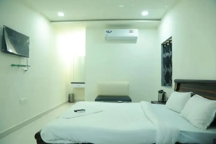 Хидерабад: Hotel Swagath Grand Jillelaguda.