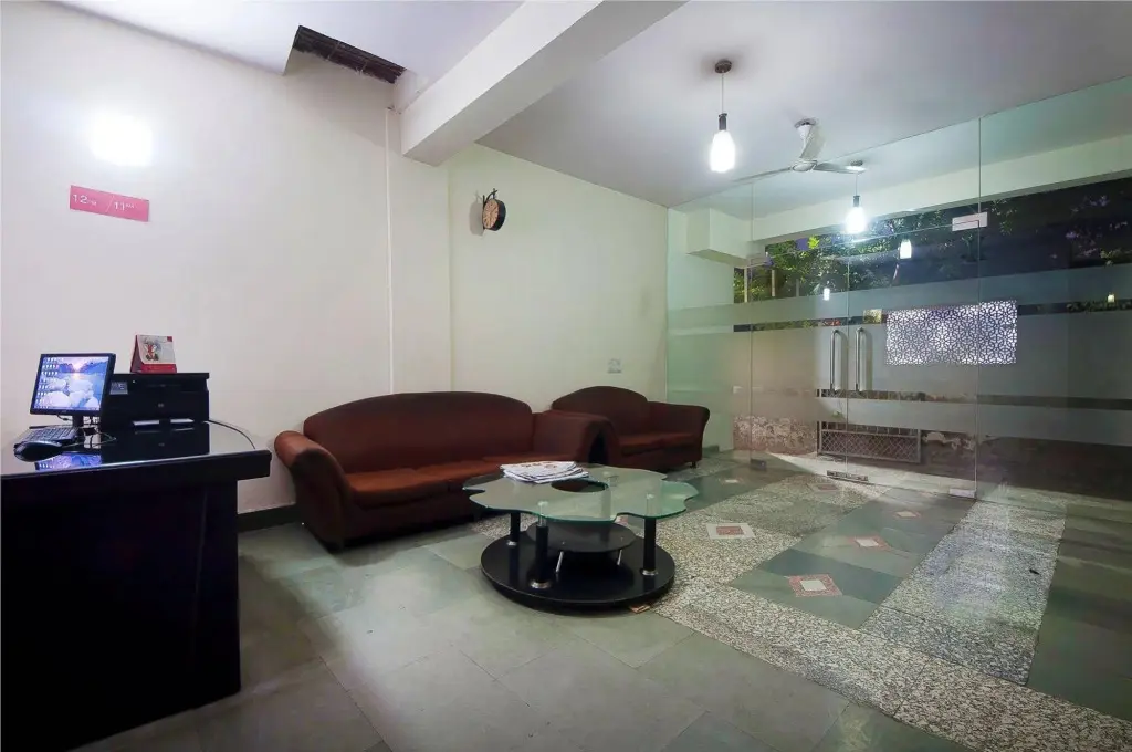 Нью-Дели: Hotel Charan Pahari