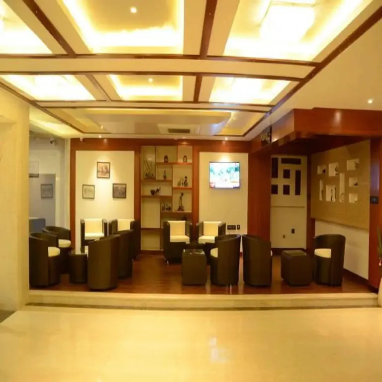 Нью-Дели: Hotel Charan Pahari