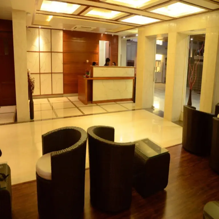 Нью-Дели: Hotel Charan Pahari