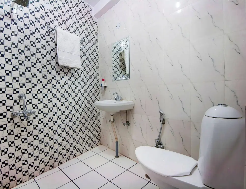 Нью-Дели: Hotel Charan Pahari