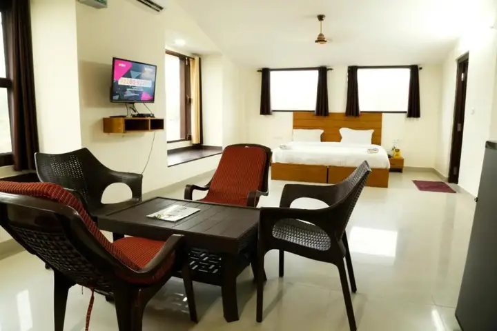 Наинитал: Corbett Treat Resort