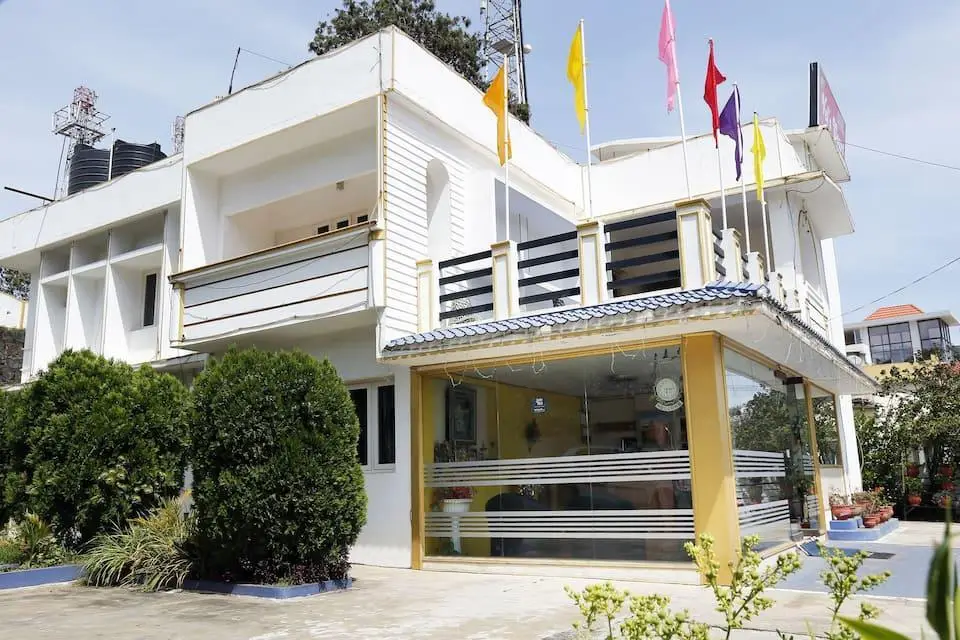 Ути: Vels Court Residency