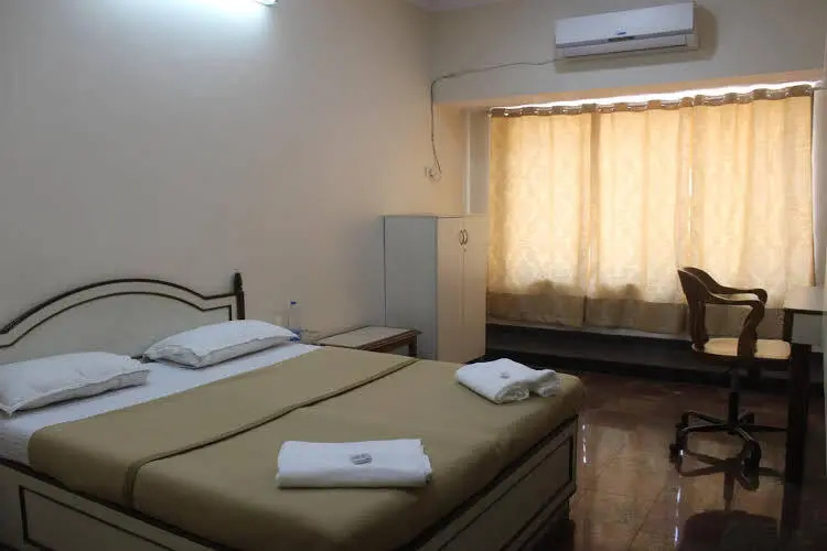 Вапи: Hotel Royale Inn