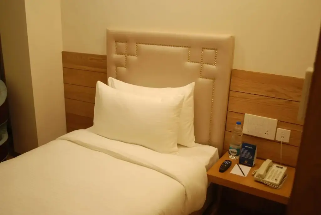 Мохали: Glades Hotel
