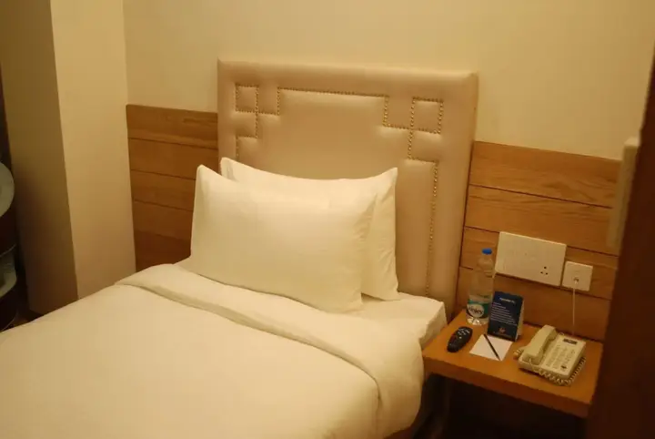 Мохали: Glades Hotel