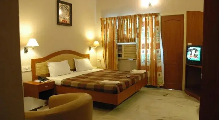 Чидамбарам: Hotel Saradharam