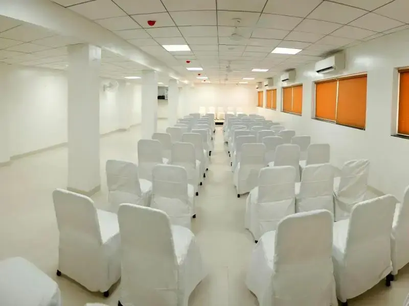 Джална: Hotel Raviraj