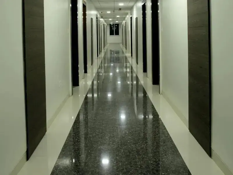 Джална: Hotel Raviraj