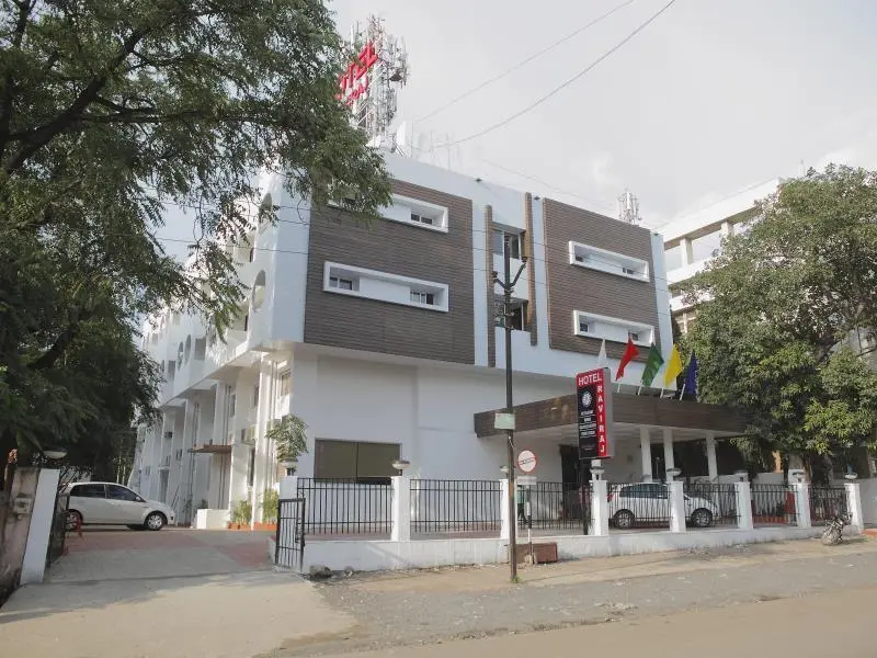 Джална: Hotel Raviraj