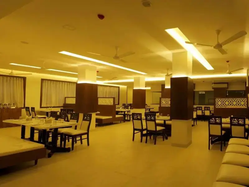 Джална: Hotel Raviraj