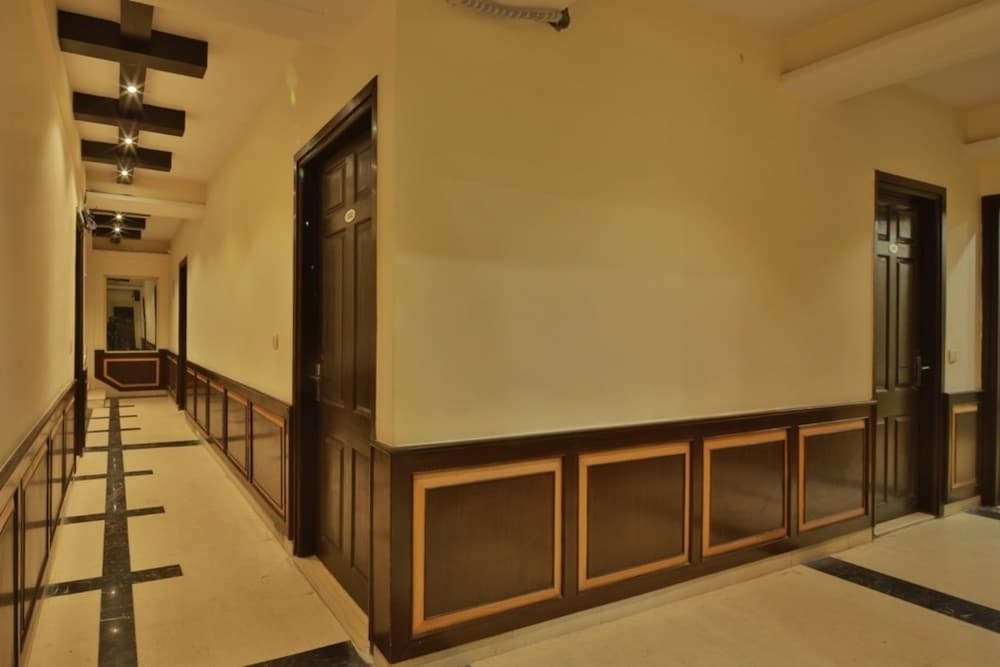 Нью-Дели: Hotel KNK International