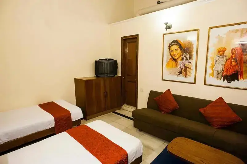 Нью-Дели: Hotel Alka Premier