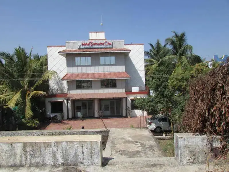 Киим: Hotel Samudra City