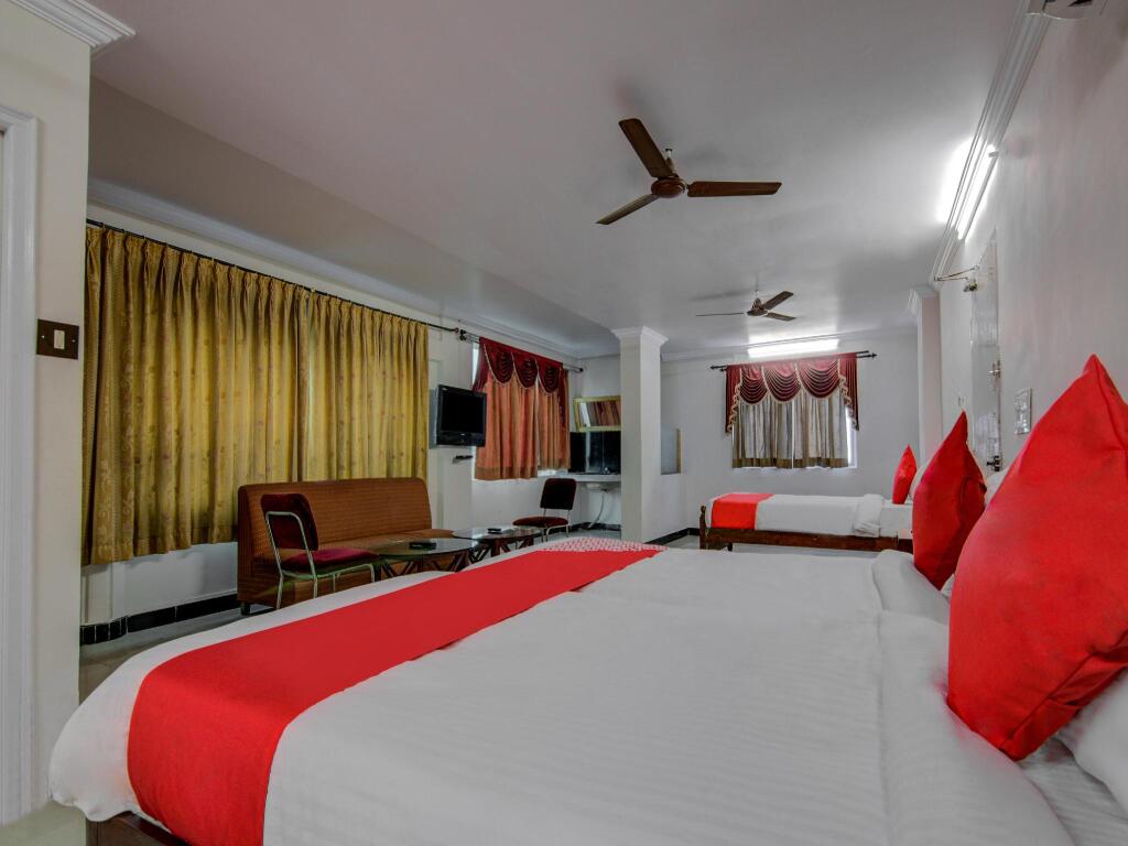 Висакхапатнам: Collection O 14323 Anupama Hotel