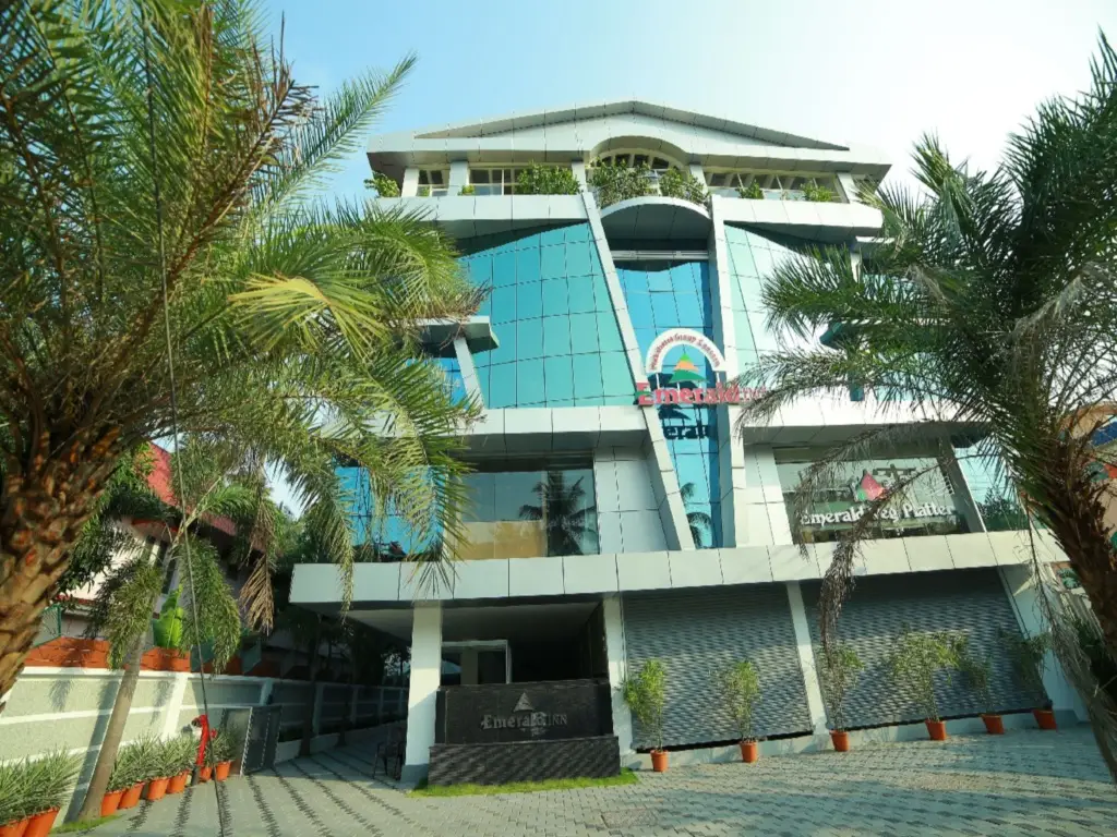 Nakshatra Emerald Inn — фото 1